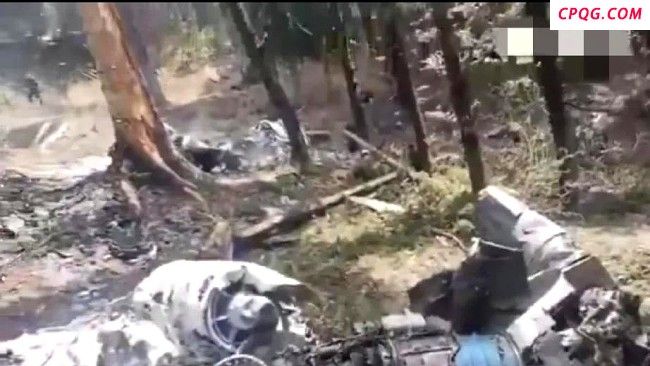 印军士兵找到被击落的苏-30战机残骸！