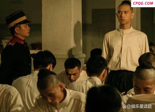 李现新剧辫子头造型引关注 内娱最敢突破的顶流