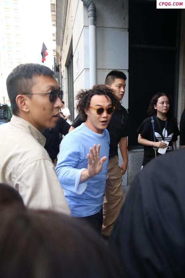 陈奕迅被传去世后首次露面 谣言不攻自破