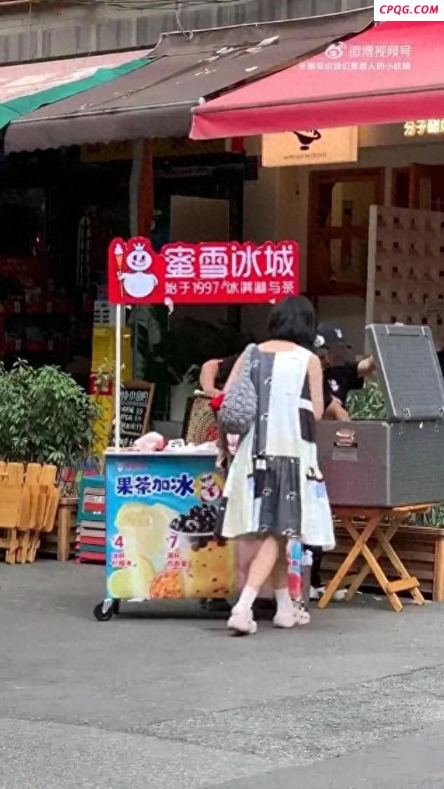 蜜雪门店回应点赞转卖柠檬水当事人