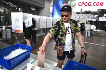 专家：马克龙高估法国影响力 “雄心壮志”遭质疑