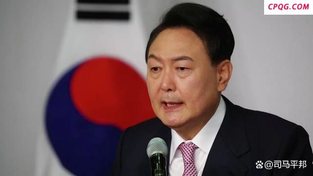 李在明夫妇向民众比心 强调对华友好关系