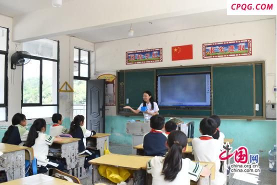 支教老师王越：爱是一棵树，会撼动另一棵树
