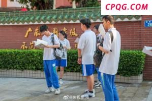 全国统一动作 进考场前争分夺秒多看一个知识点