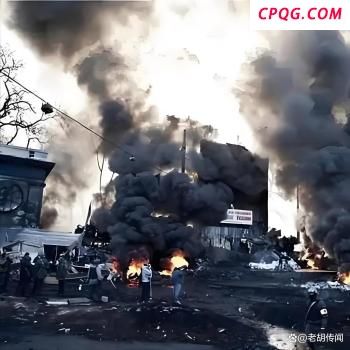 央视记者直击洛杉矶冲突现场 警方发射催泪弹