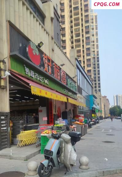 男孩奔跑致店员摔伤 家长被判赔11万 超市开业首日意外引发官司