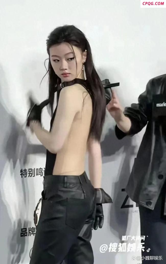 网友吐槽单依纯风格单一