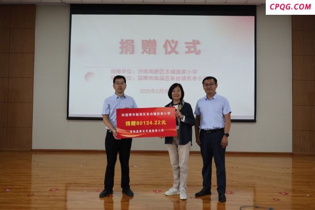 “爱心市集”开出育人繁花