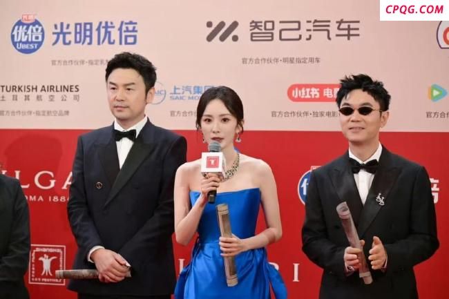 杨幂上影节出图 红毯造型惊艳全场