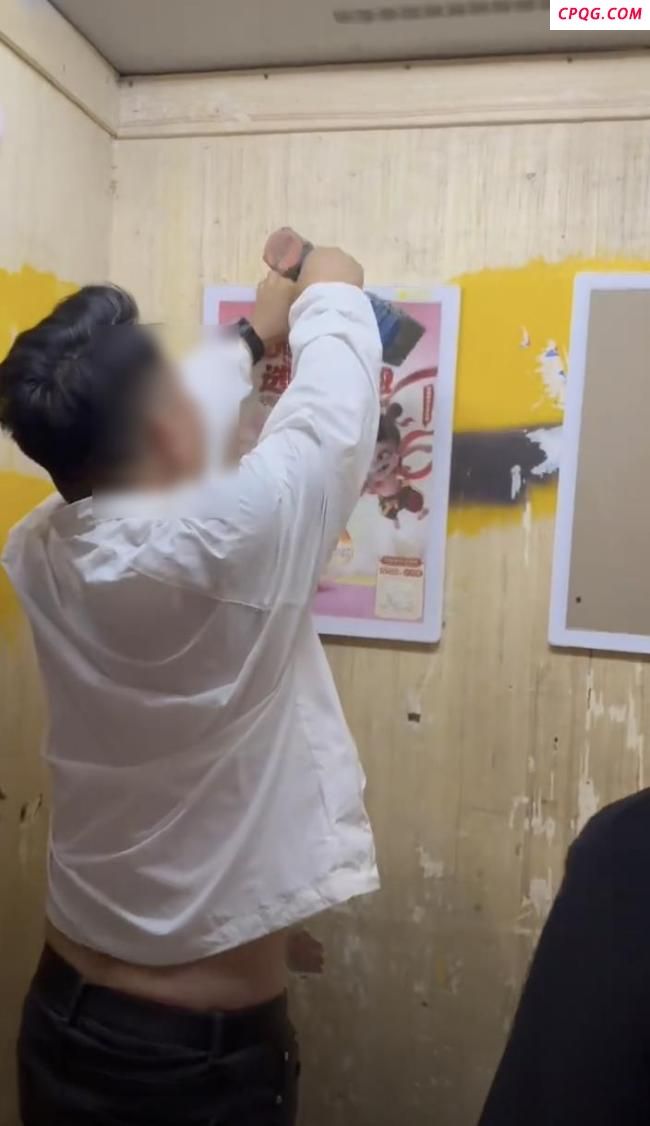 业主不满物业服务拆除小区商业广告 物业服务质量引争议