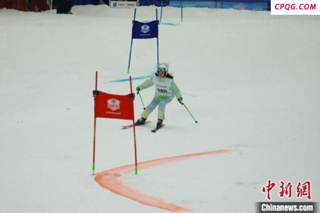 粤港澳大湾区滑雪精英挑战赛启幕 湾区冰雪竞技再燃激情
