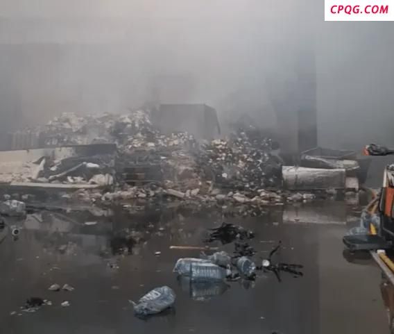 俄苏-25低空仰射火箭弹意外击落僚机 战场失误引关注