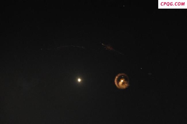 以色列海法遇袭画面曝光 导弹夜袭致伤亡