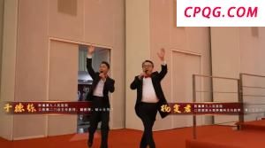 上海“大叔男团”火了 人均超高学历 医术与歌声并重