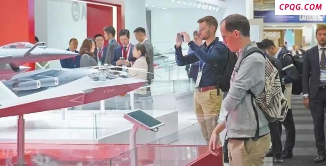 歼-35A等中国战机亮相巴黎