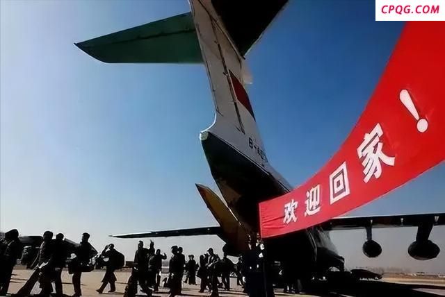 中国撤侨现场曝光，让无数网友泪目