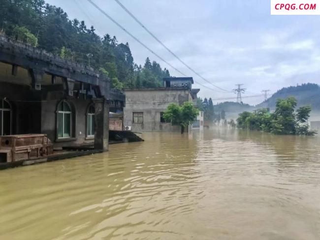 暴雨致重庆20多个区县受灾