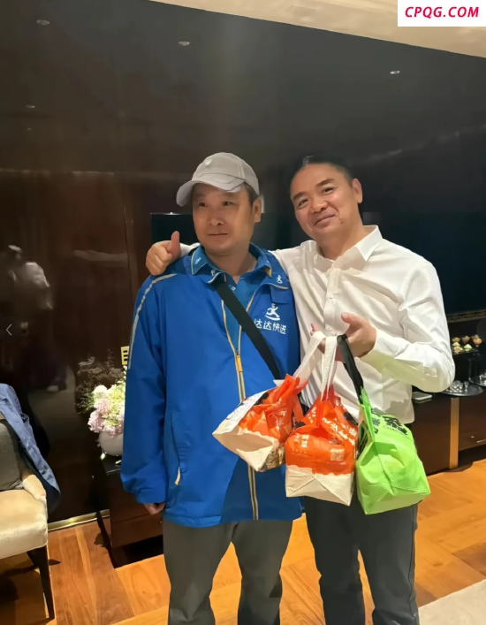 刘强东点外卖 给骑手1000元小费