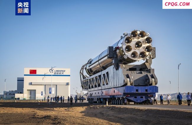 我国首次完成液体火箭发动机“九机并联”试车