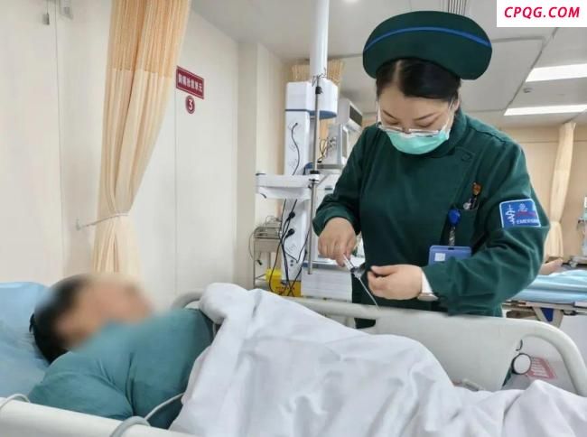 72岁老太被蛇咬后淡定劳作近2小时 医生直呼危险