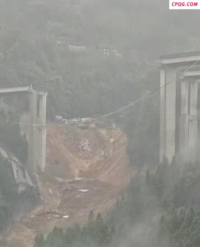 贵州一大桥垮塌官方发提醒