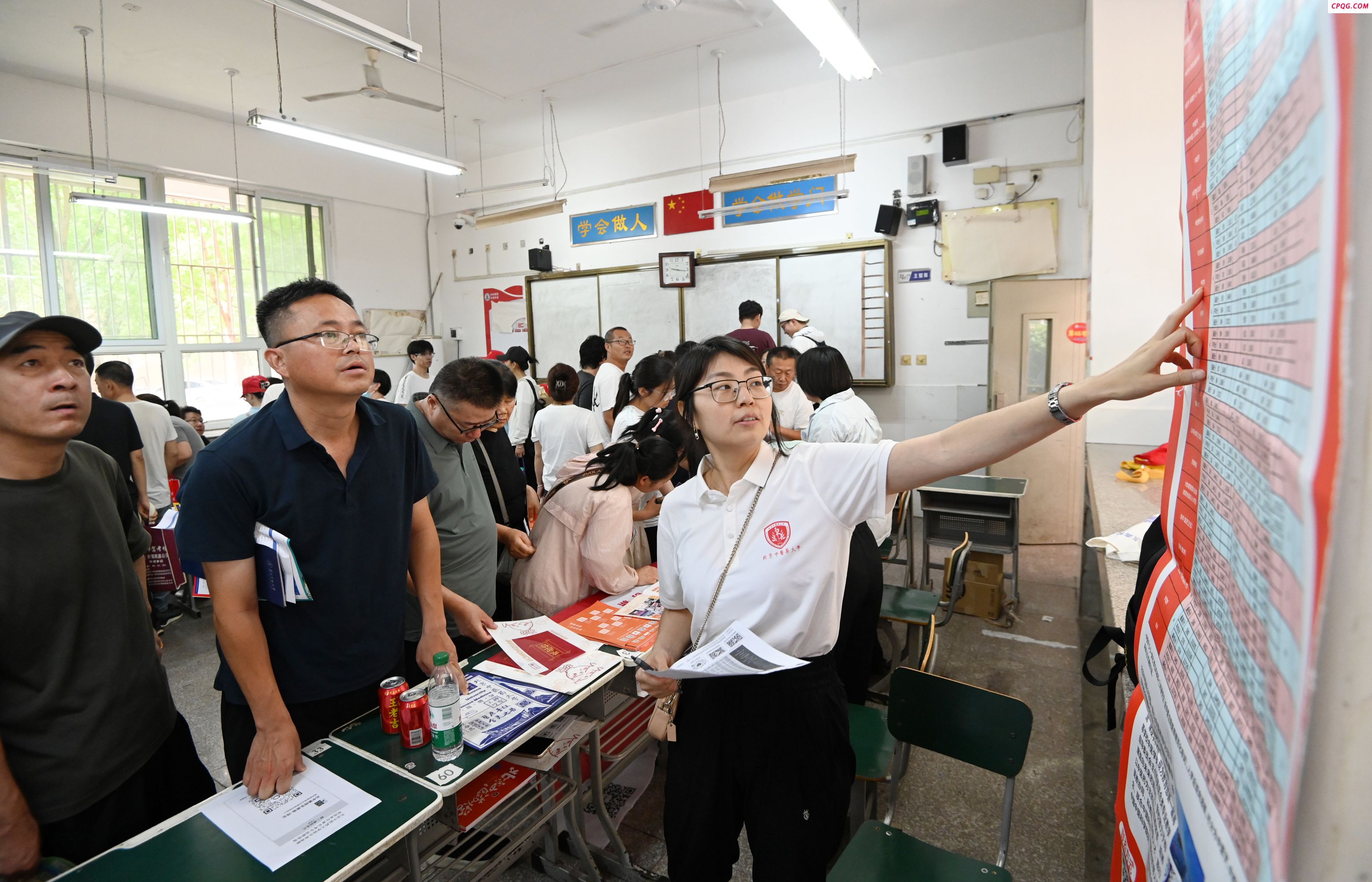 河北邯郸：高校招生咨询忙