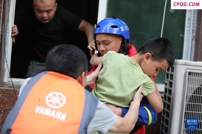 直击贵州榕江抗洪一线 救援紧张进行中