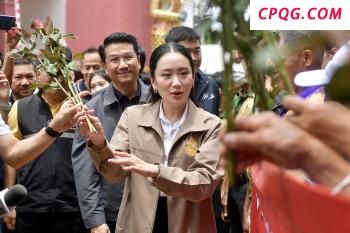 泽连斯基穿西装见特朗普被夸 着装变化引关注