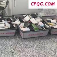 老人突发呼吸困难 一张白纸化险为夷 地铁站暖心救援