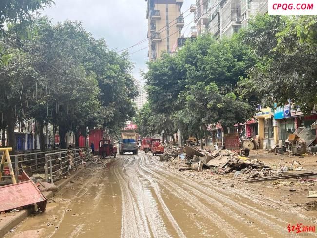 直击被洪水二次侵袭后的榕江 城市清理与重建中
