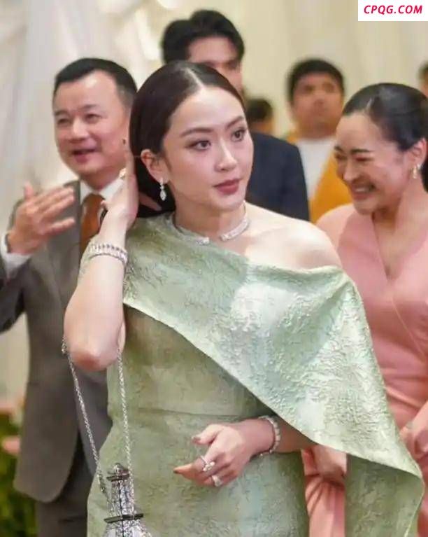 评论员：洪森没给他信父女半点情分 三十年情谊破裂