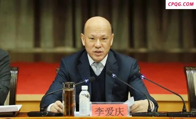 判死缓的国企贪官事发时烧香磕头