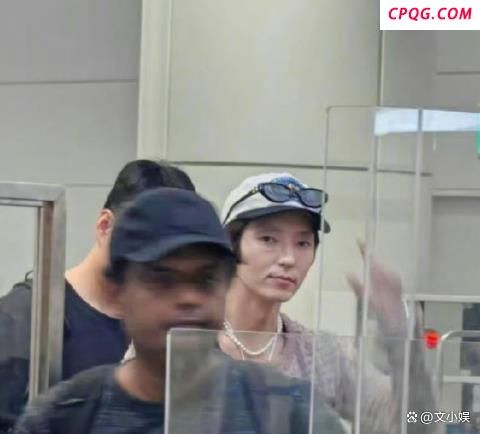 韩星李准基大变样 沧桑到认不出 机场照引发热议