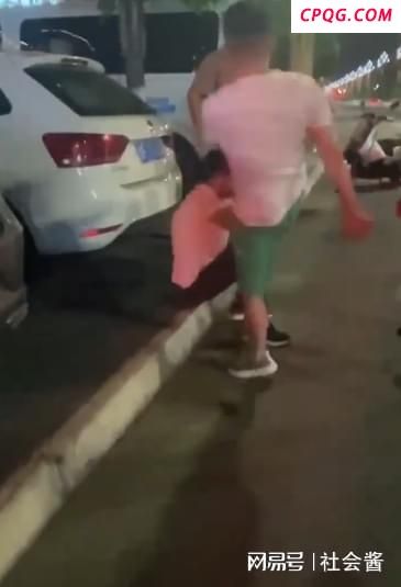 男子骗12岁女孩开房被暴打？警方回应