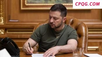 罕见现场画面！美军侦察机侵闯中国东南外海 歼-16伴飞后强势驱离 狭路相逢勇者胜