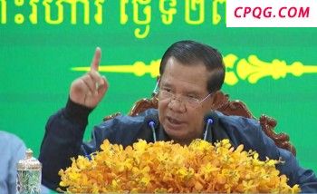 俄军将乌军遗弃美制步兵战车拖回后方！