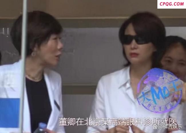 董卿眼睛出现状况：戴护目镜看不清路，被医生搀扶出院