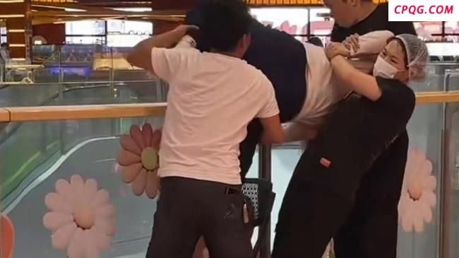 女儿烫伤脸 母亲维权未果致自身流产 维权之路艰难曲折