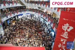 重庆两小伙筹集10吨物资驰援榕江 跪着的巨人同行