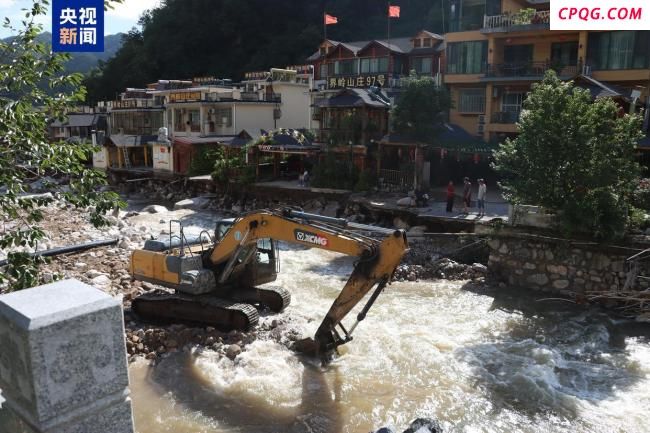 河南西峡强降雨超800人救援 全力搜救失联人员