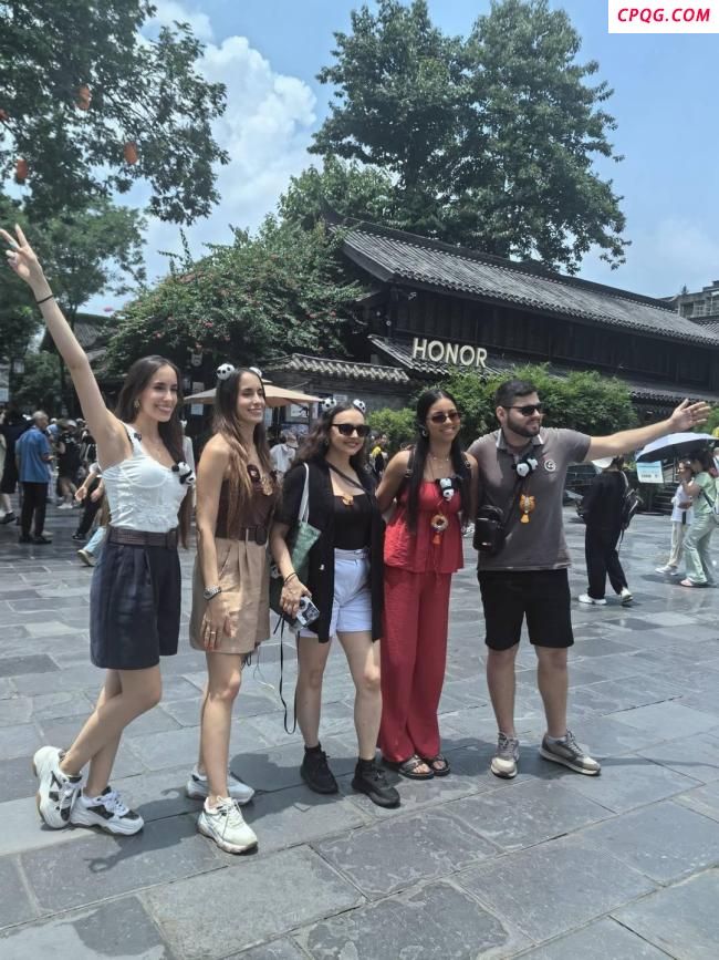 希腊网络达人开启四川之旅