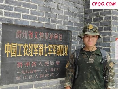 休假战士紧急奔赴抗洪现场 休假不休战
