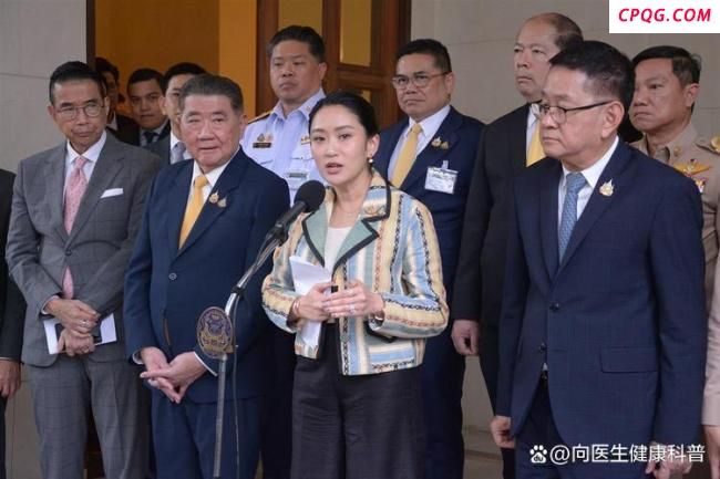 为何说洪森目的不止让佩通坦停职