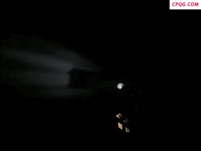 新疆一地夜空惊现不明飞行物