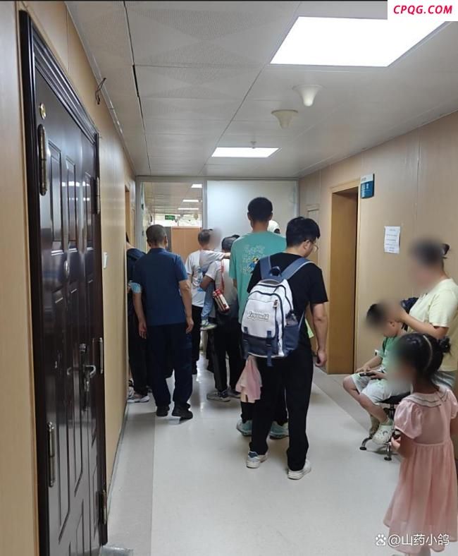 家长称血铅超标孩子吃的是彩色食品 毒食流水线曝光