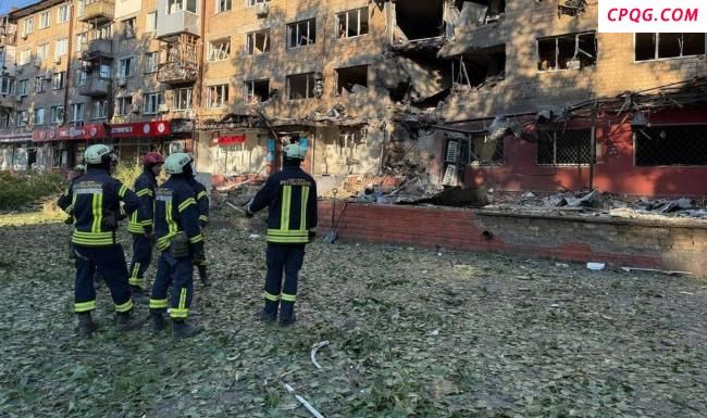 乌克兰称遭俄军500架无人机空袭 基辅陷火海