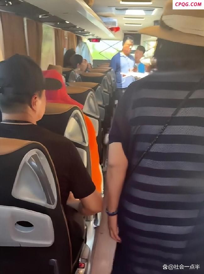 意大利旅游时一车人被偷行李背包 小偷猖狂警察不管