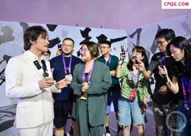 演员耿乐被重庆的现代科技震撼 电影“黑科技”体验记