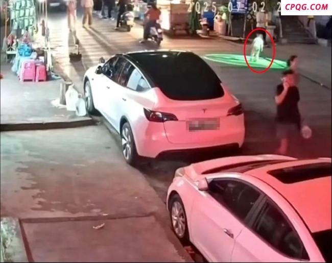 一幼童躺街上被货车碾压身亡 悲剧引发热议