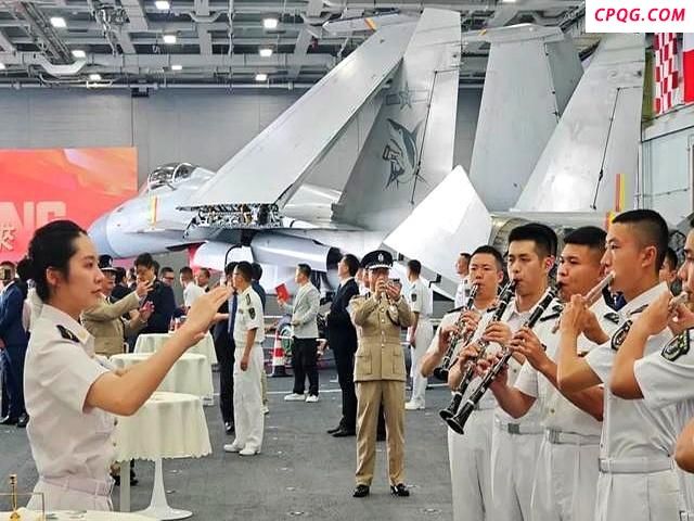 为何总让香港群众先看航母 民族自豪感的回归